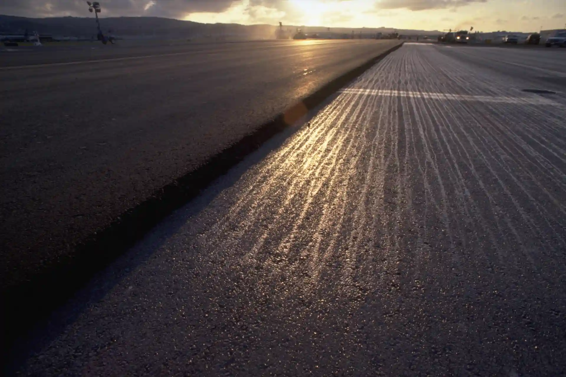 آسفالت گرم یکی از انواع آسفالت است